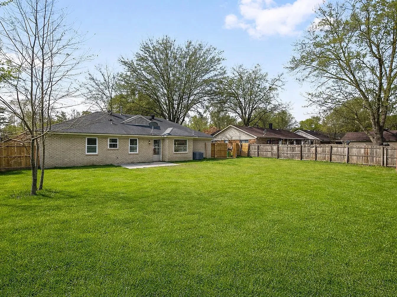 3 bed, 1.5 bath, 1191 sqft, $1,500 — Photo 2