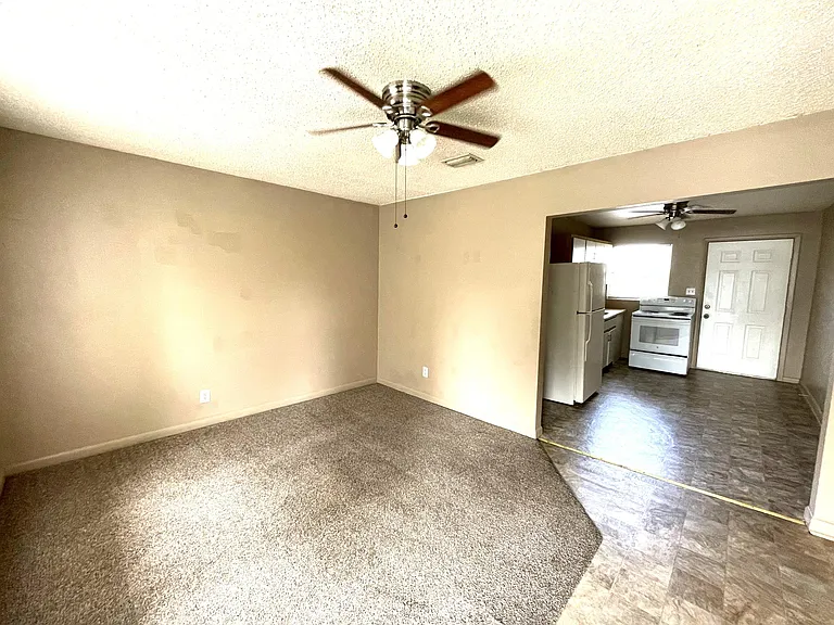 703 S Wilson Ave — Photo 5
