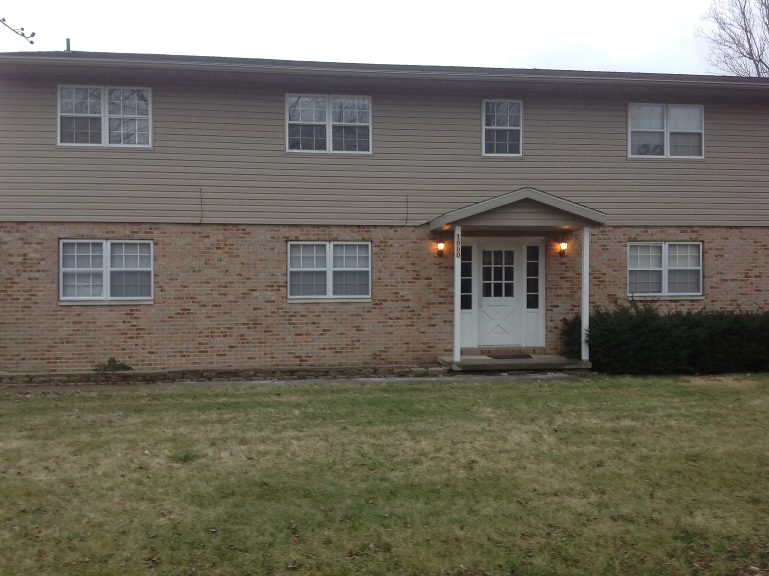 2 bed, 900 sqft, $985 — Photo 1