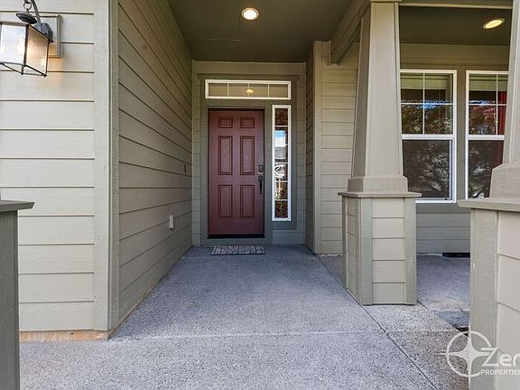 3rd image of 13913 NE 102nd St
