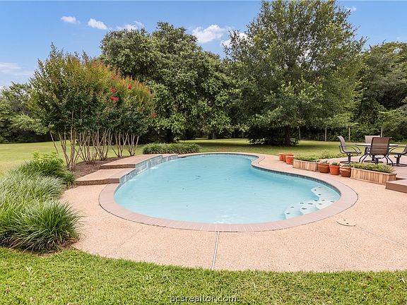 4th image of 16350 Woodlake Dr