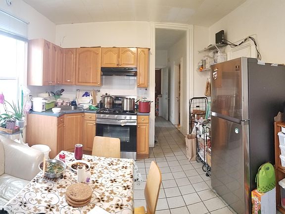 4th image of 240 Cypress St #3