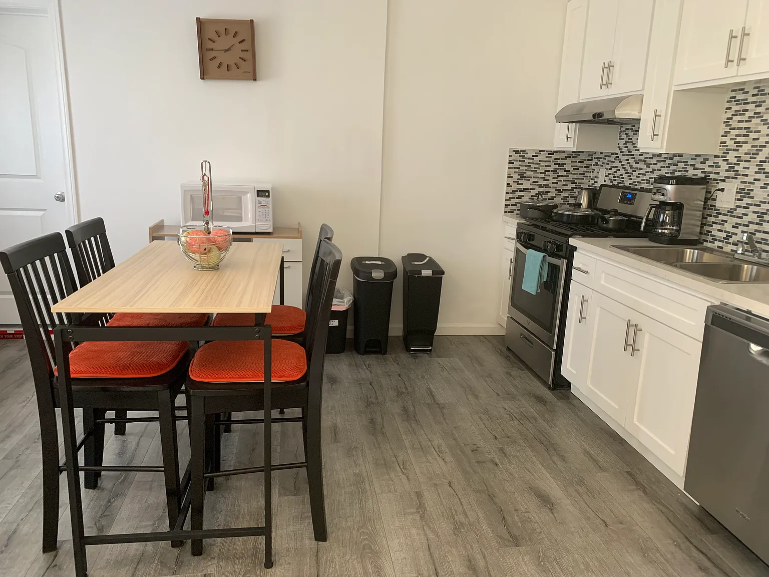 3 bed, $1,550 — Photo 2