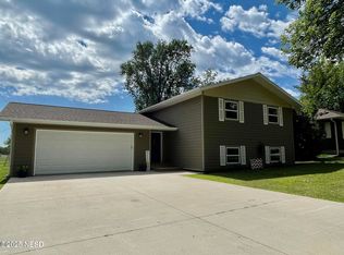 216 E 10th Ave, Milbank, SD 57252