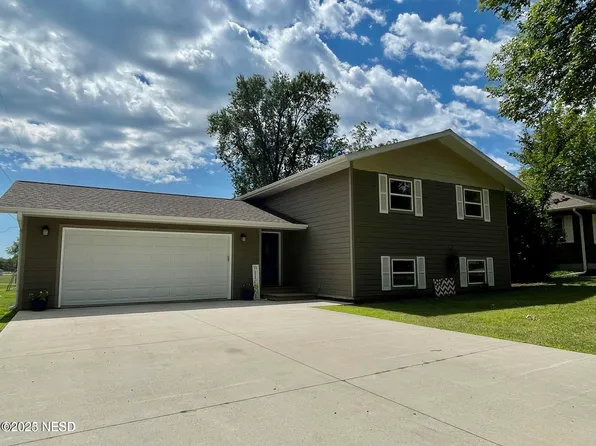 216 E 10th Ave, Milbank, SD 57252