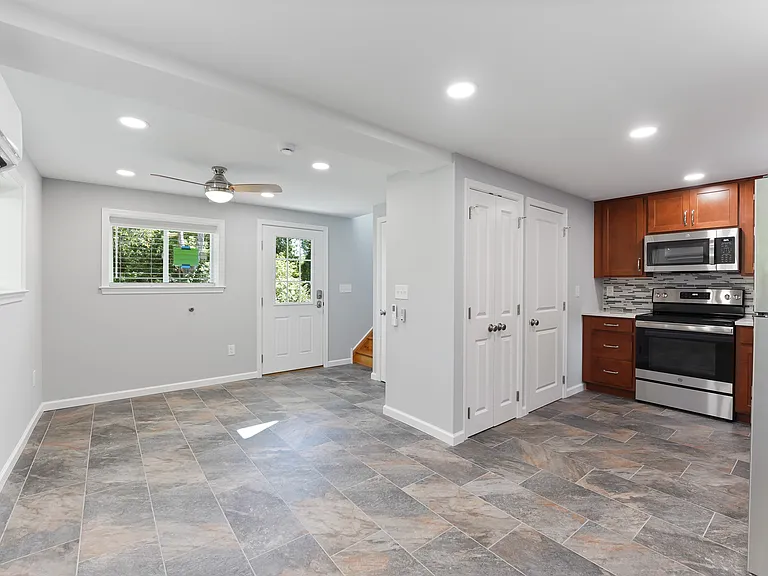 425 E Maple St #2 — Photo 4