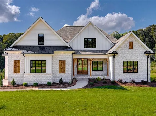 8967 Maltese Ct, Lewisville, NC 27023