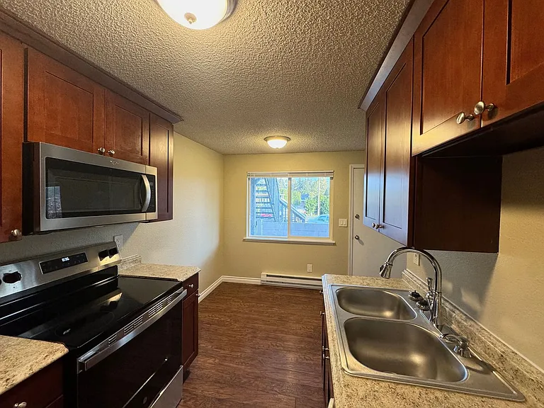 Lorheim Apartments — Photo 4