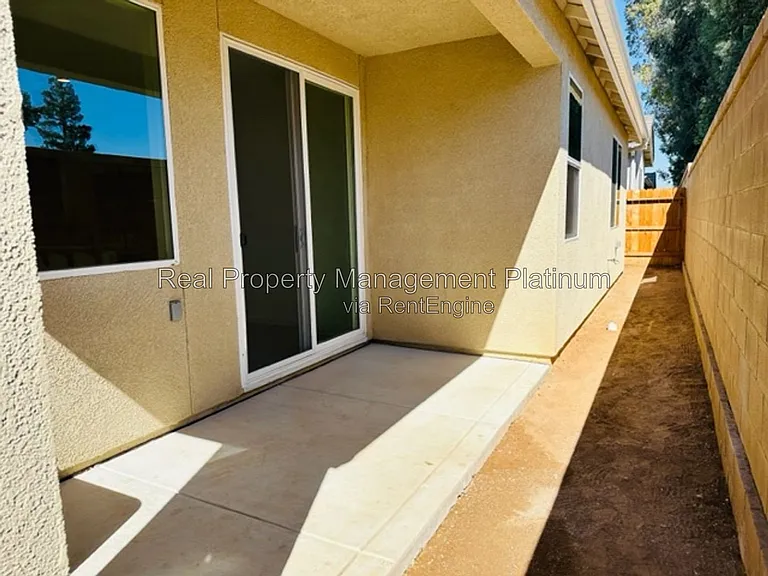 1477 Las Rosas Ave — Photo 22