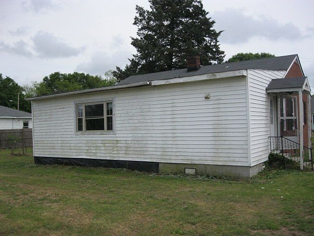 2nd image of 3405 Sloan St