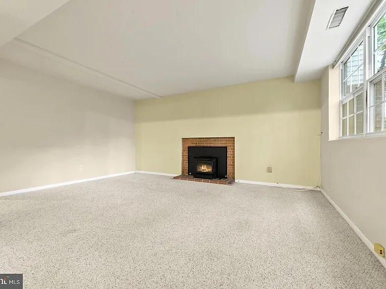 1747 Great Falls St — Photo 10