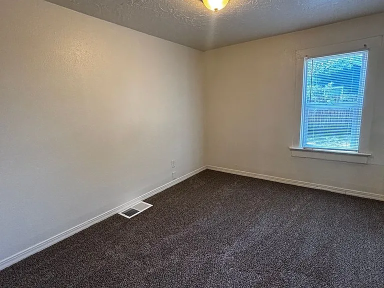 1341 N Harrison Ave — Photo 6
