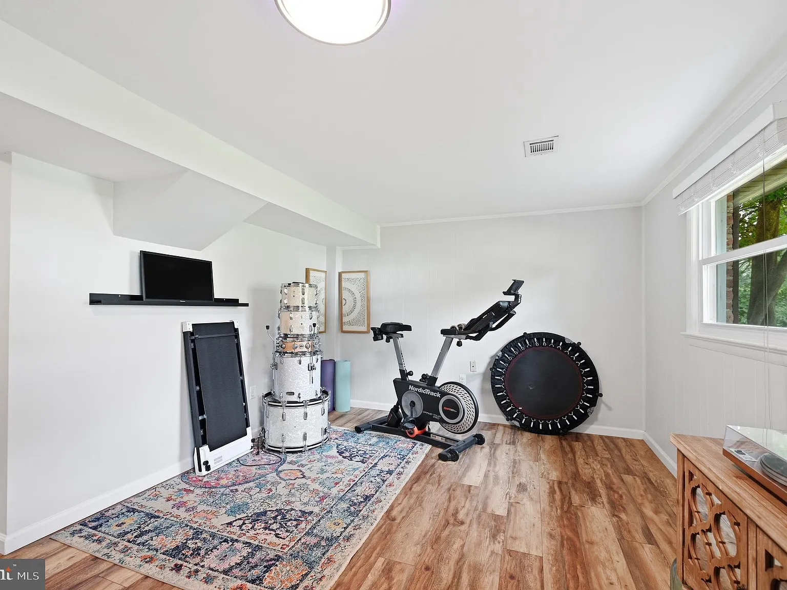 3 bed, 1300 sqft, $3,995 — Photo 4
