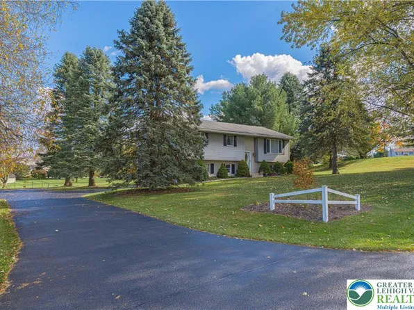 6711 Old Grange Rd, Slatington, PA 18080
