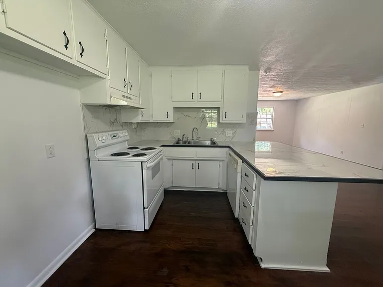 844 W Valley Ct — Photo 5