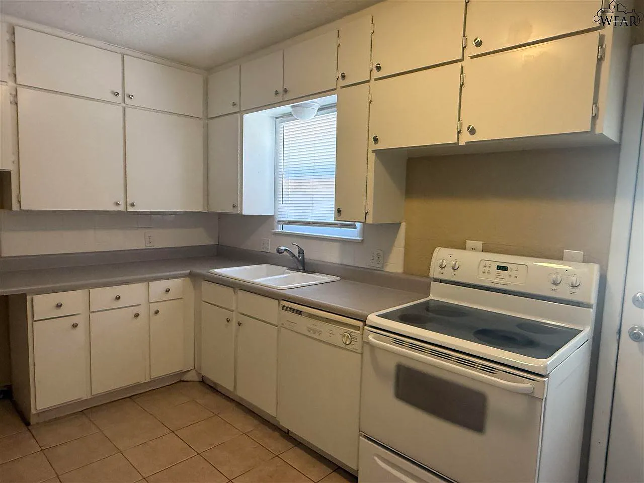 3 bed, 1.0 bath, 1110 sqft, $1,400 — Photo 3