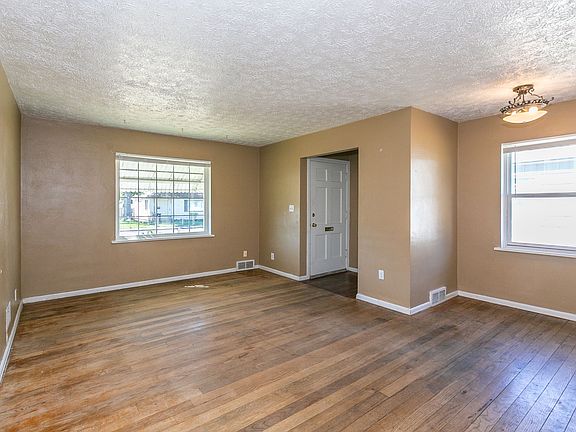 3rd image of 211 E Empire Ave