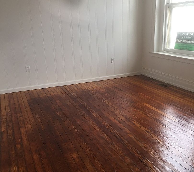 1st image of 152 W King St APT 1