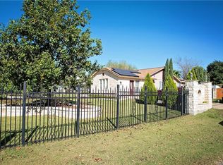 202 Spring Garden Dr, Hutto, TX 78634