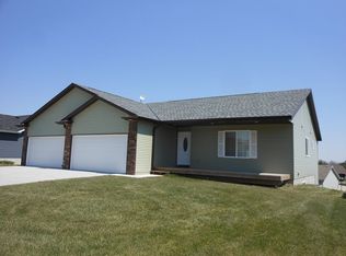 40 Switchgrass Ln, Bennet, NE 68317
