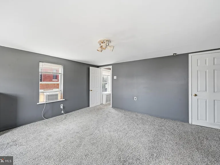924 S 10th St — Photo 14