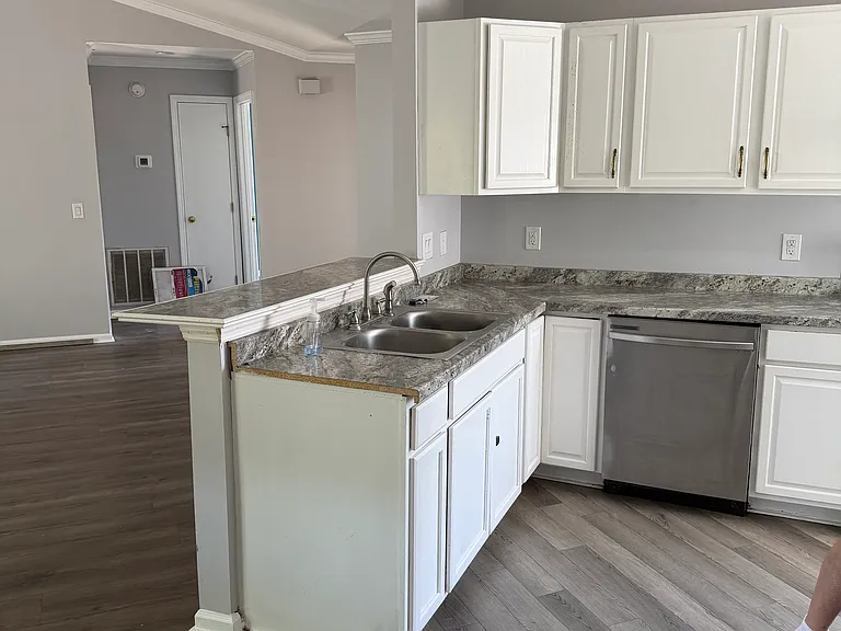 2933 Waters Edge Ct W — Photo 10