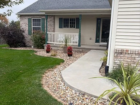 3102 S 8th St, Marshalltown, IA 50158