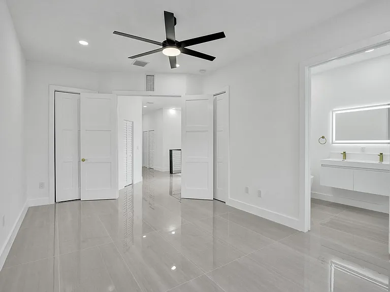 1213 W Las Olas Blvd — Photo 14