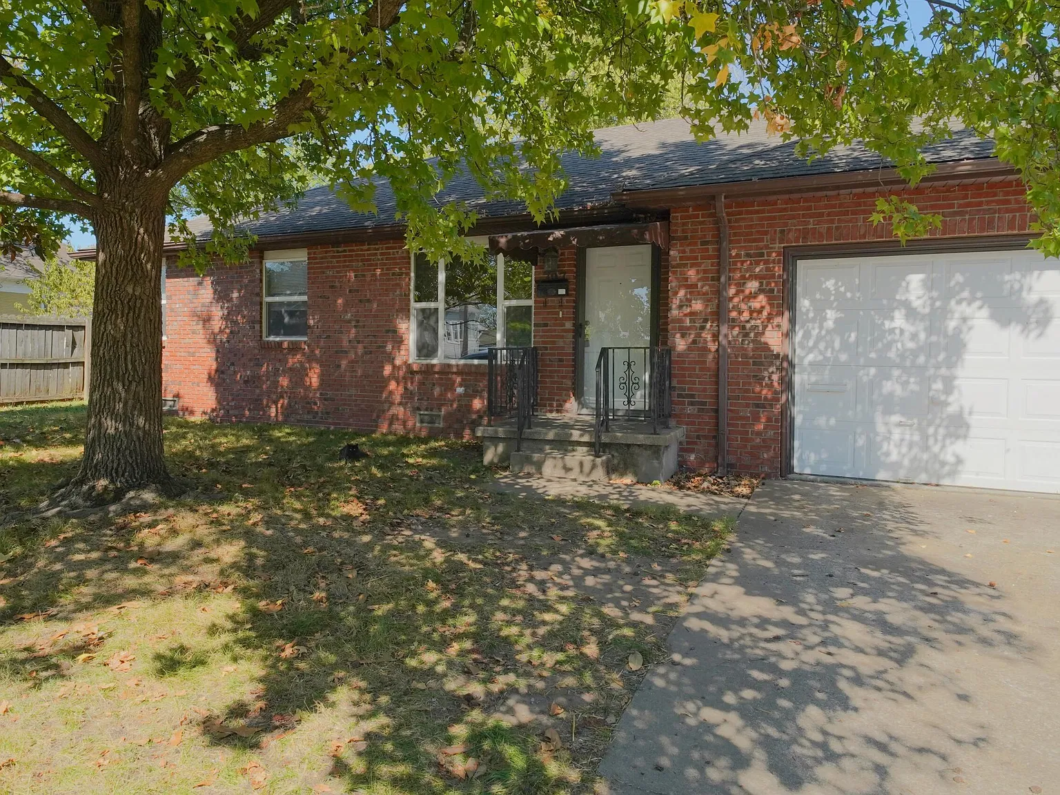 2 bed, 2.0 bath, 1000 sqft, $1,200 — Photo 1