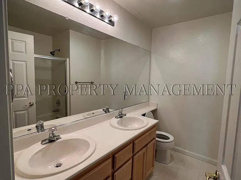 Upstairs Hall bath