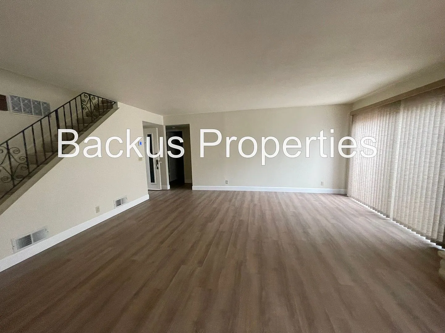 Wonderful two-story three bedroom home in North Salinas — Photo 3