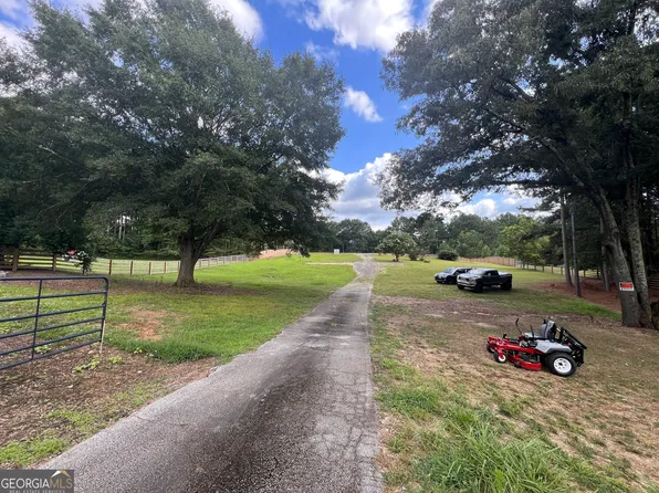 4399 Beaver Rd, Loganville, GA 30052