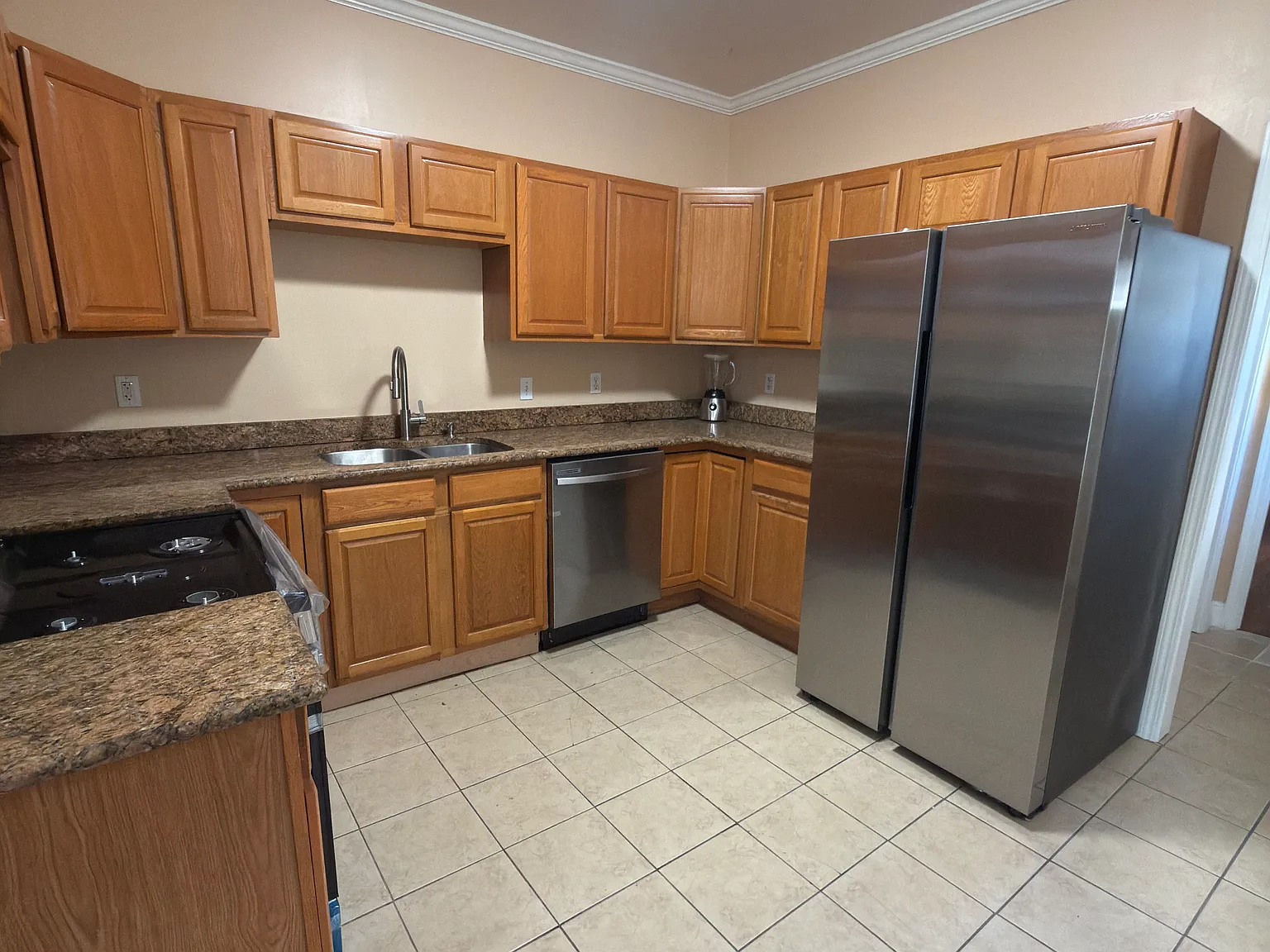 3 bed, $1,600 — Photo 4