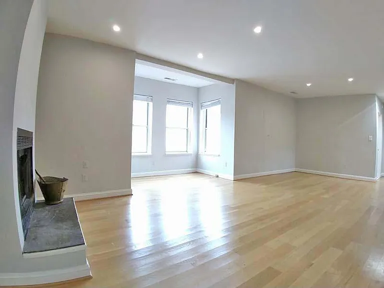 711 G St NE #2 — Photo 10