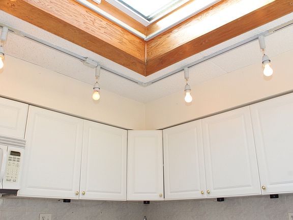 5th image of 15076 Goethals Ave #3