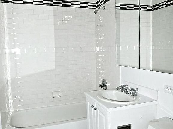 3rd image of 75 West St APT 4K