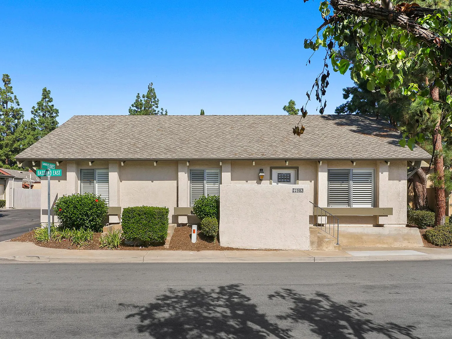 3 bed, 1239 sqft, $3,950 — Photo 3