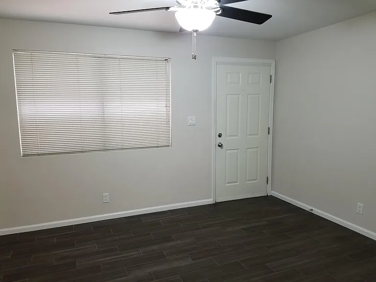 403 S Westfall Ave #1 — Photo 2
