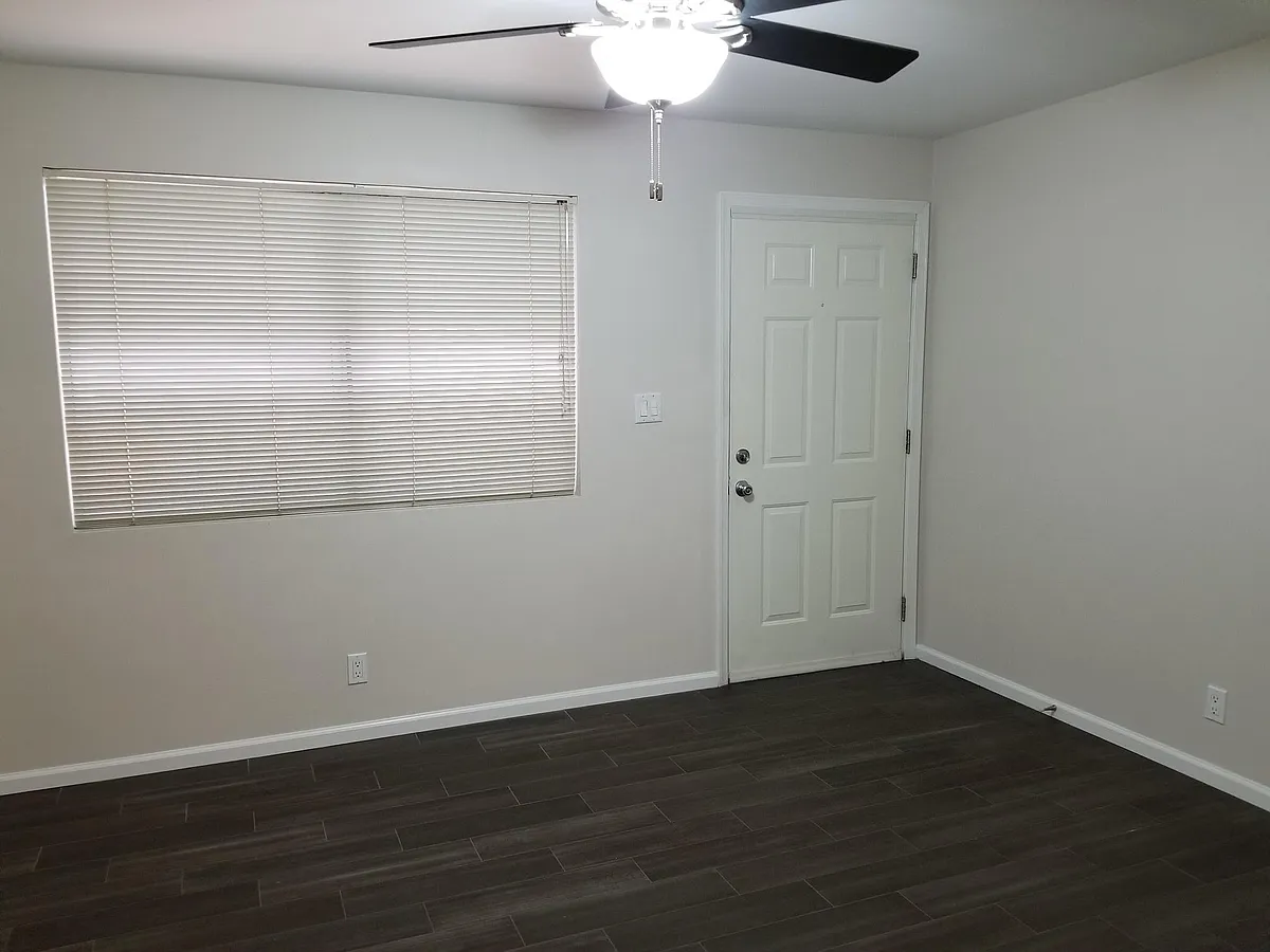 Building Photo - 403 S Westfall Ave #1