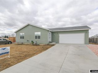 550 Lookout Dr, Glenrock, WY 82637