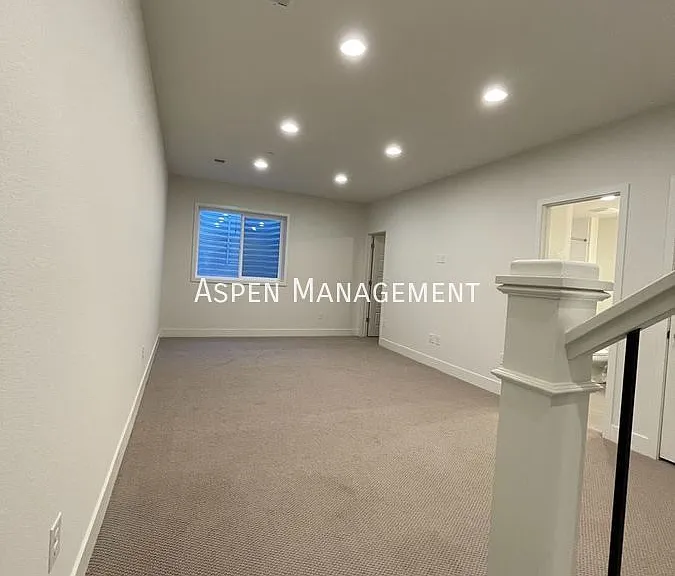 2215 Village Green Way — Photo 21