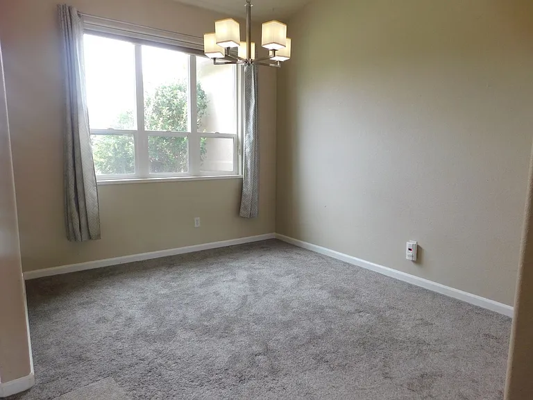 566 Garnet Dr — Photo 9