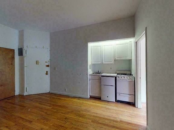 4th image of 334 E 93rd St APT 14