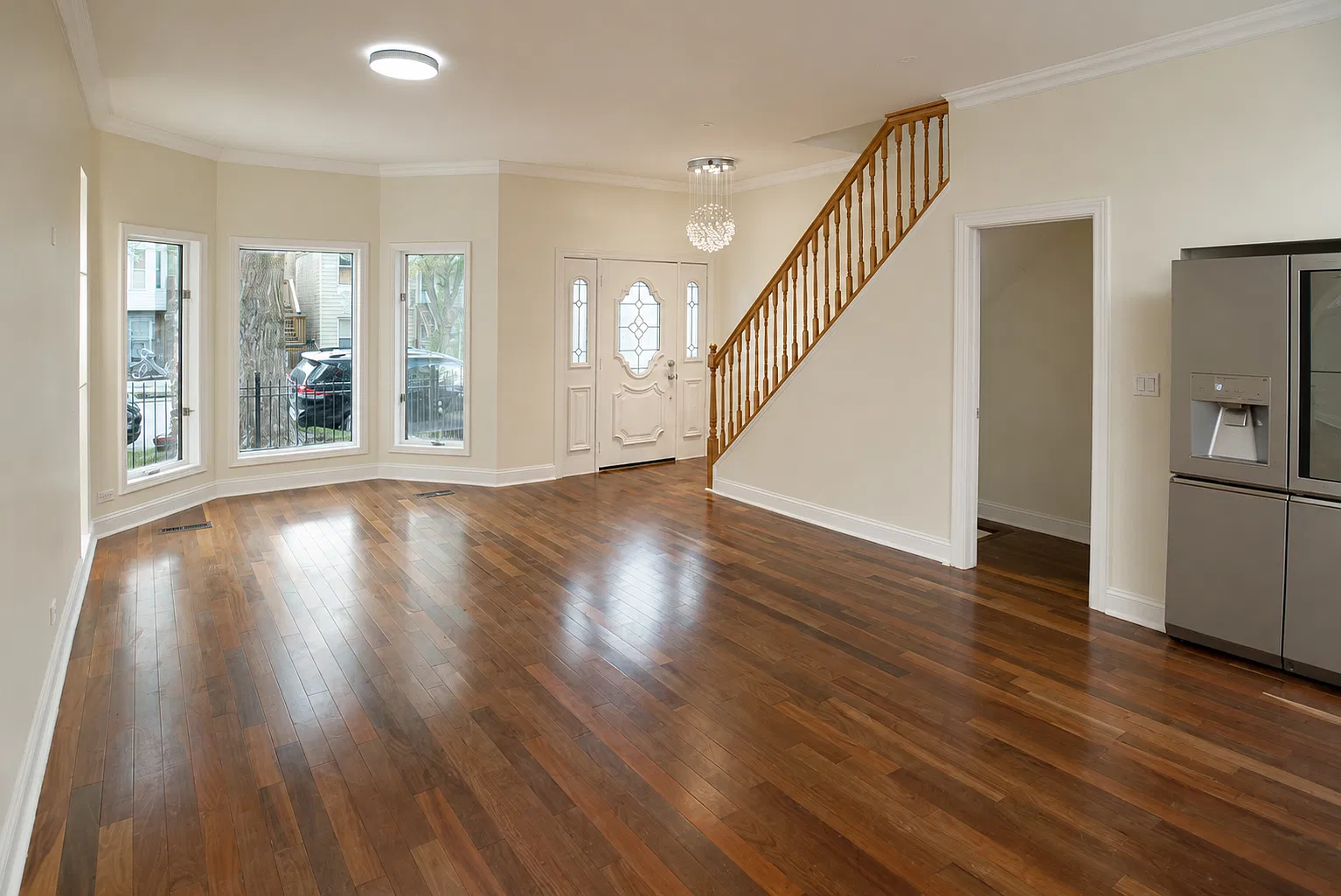 4 bed, 4300 sqft, $5,200 — Photo 2