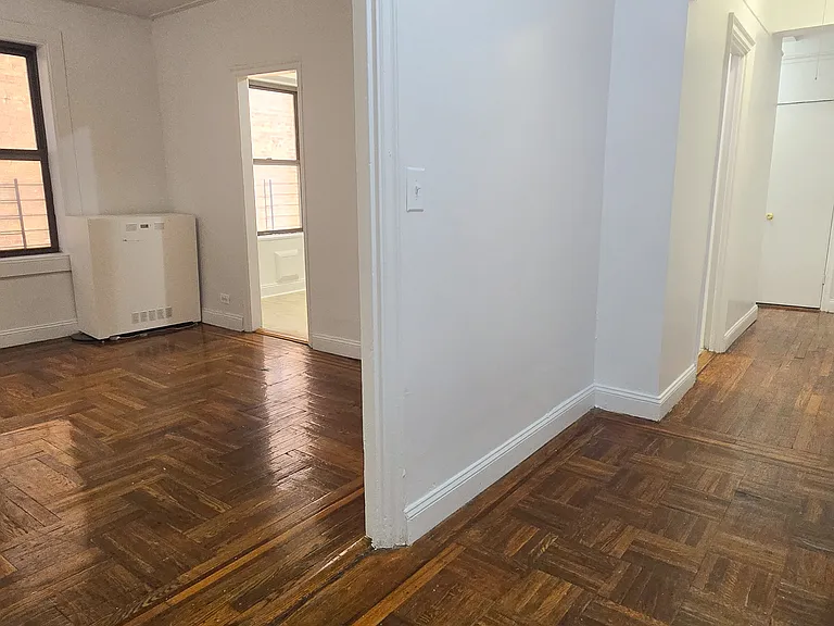 731 Gerard Ave #2B — Photo 2
