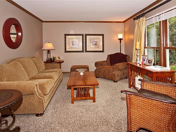 3rd image of 102 Wellington Blf