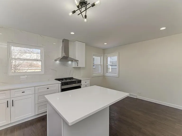 6218 W Foster Ave — Photo 6