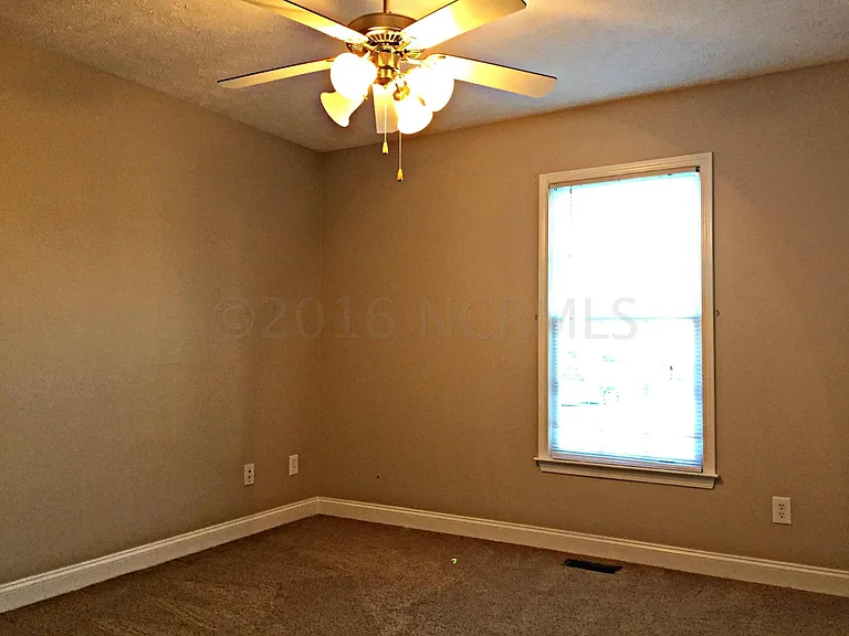 638 Amberdale West Cir — Photo 20