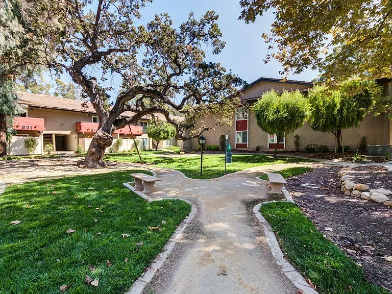 The Meadows of Westlake Village — Photo 28
