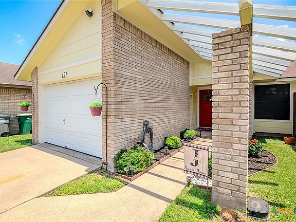 3rd image of 121 Cabana Dr